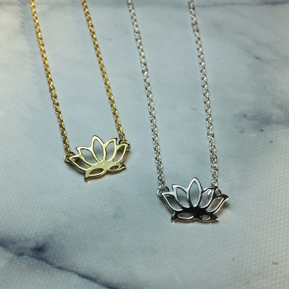SILVER Lotus Flower Necklace - Picture 1 of 3